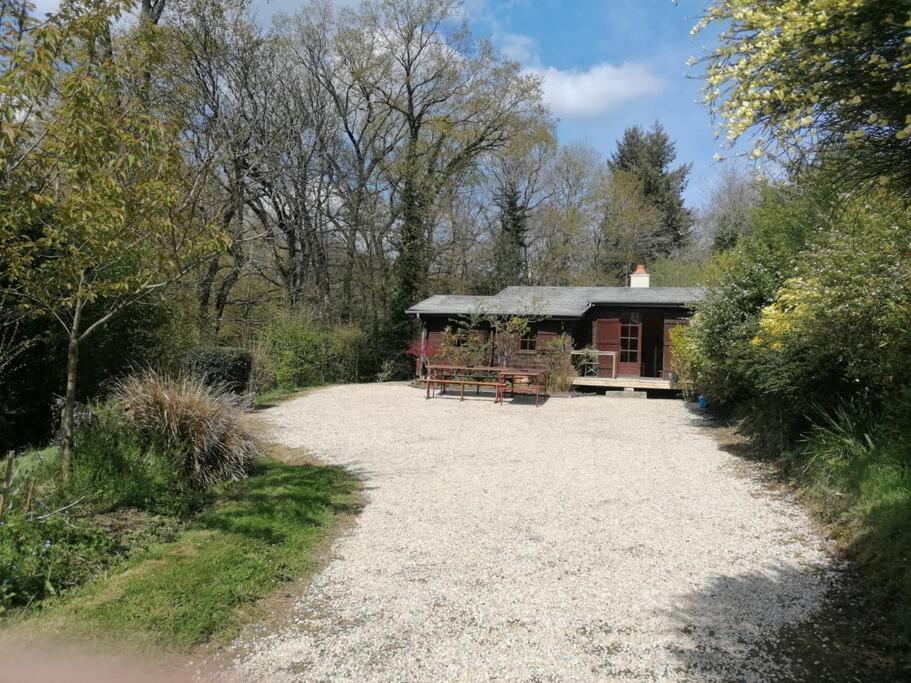 Chalet En Pleine Nature Au Bord D'Un Etang Lanvallay Exterior foto